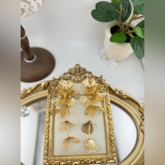 Famous Kate Middleton Floral Cascade Earrings-Zara - Picture 14 of 16